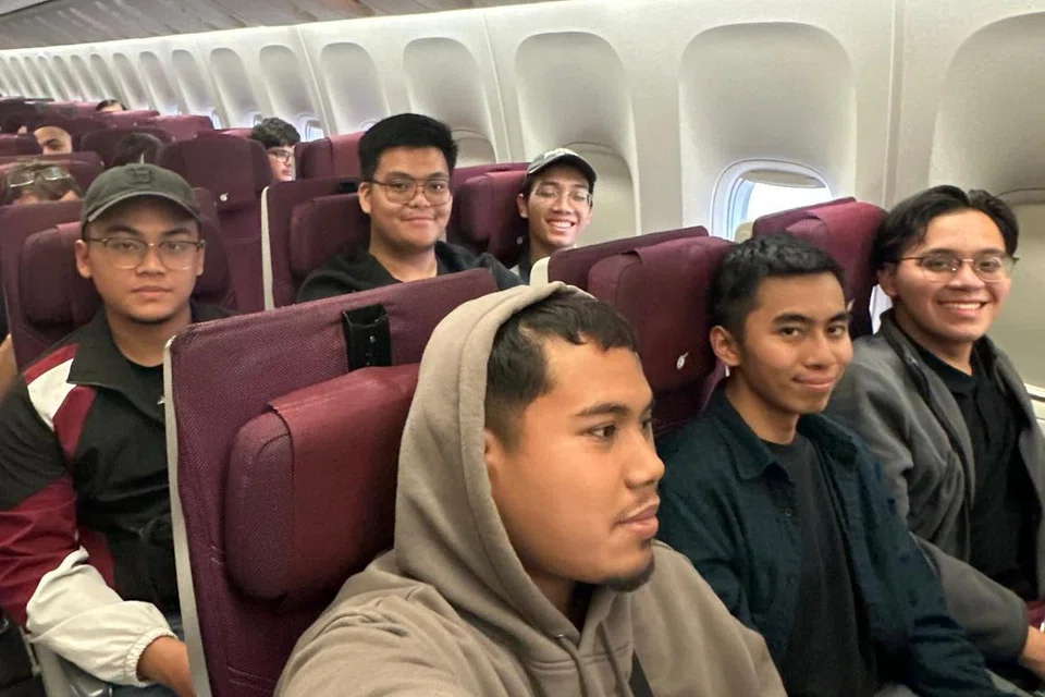 Seramai 15 pelajar Singapura yang terkandas di Doha apabila ruang udara ditutup kini dalam perjalanan pulang, ekoran pergolakan yang berlaku di Timur Tengah.  
