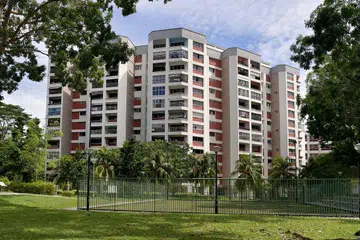 TAMPINES COURT: Estet dengan sebanyak 560 unit ini bakal melancarkan tendernya penjualan secara kolektif pada Julai. - Foto fail