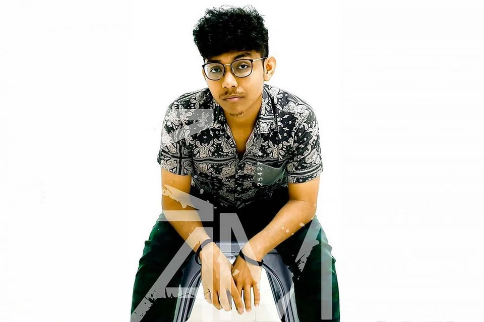 RICO: Selesa dengan genre R&B dan tidak mahu buat lagu seperti 2D. Single pertamanya 'Hanya Tanya', yang baru dilancarkan, merupakan ciptaan beliau sendiri dari segi lagu dan lirik. Namun, abangnya, Rayhul, membantu dari segi susunan muzik. - Foto WISM-A SOUND DESIG