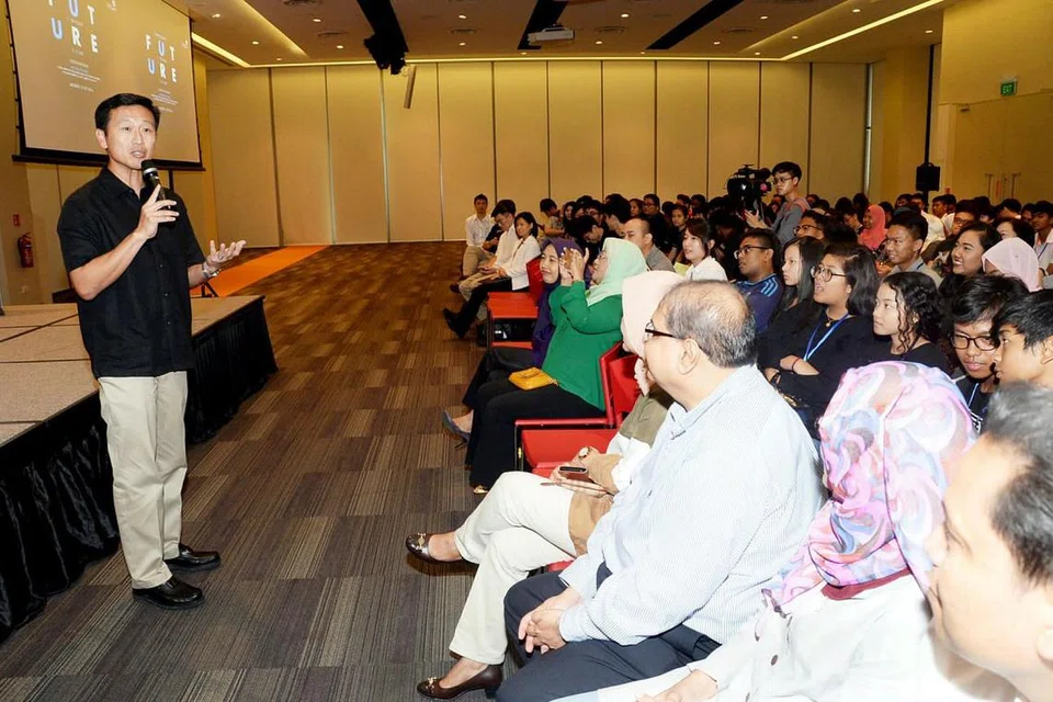 SEMINAR NEXTSTOP: Menteri Pendidikan (Pendidikan Tinggi dan Kemahiran), Encik Ong Ye Kung, menyampaikan ucapan semasa seminar NextStop Mendaki yang antara lain memberi peserta peluang mencuba teknologi baru Disember tahun lalu. - Foto fail