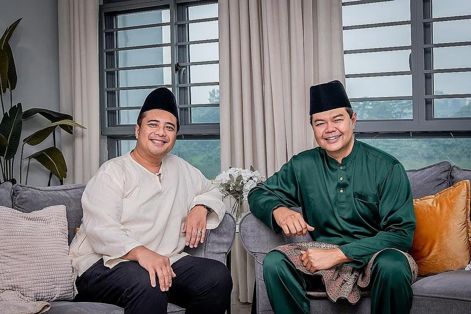 LAGU RAYA PEMBUKA JALAN: Komposer Mayuni Omar (kiri) dan penyanyi Hazrul Nizam berharap 'Senandung Aidilfitri' bukan sahaja penawar buat peminat lagu 'Kaulah Segalanya' tetapi pembuka jalan bagi lebih banyak kerjasama pada masa akan datang. - Foto BH oleh NUR DIYANA TAHA