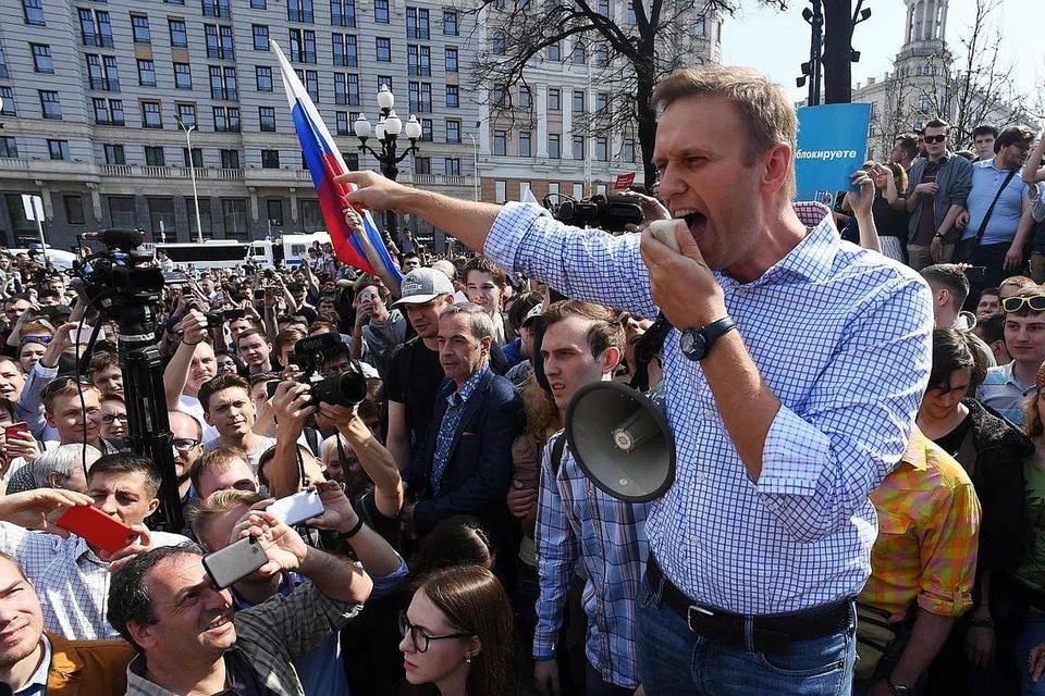 LANTANG BERSUARA: Navalny yang merupakan seorang peguam terkenal dengan kelantangannya menyuarakan isu rasuah selain turut mengkritik secara terang-terangan terhadap Presiden Russia, Vladimir Putin. - Foto AFP