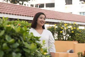 RELAWAN SEJAK USIA 15 TAHUN: Setelah lama berbakti di peringkat masyarakat Cik Nadia Ahmad Samdin mahu melanjutkan usaha berbakti di peringkat lebih tinggi. - Foto PAP