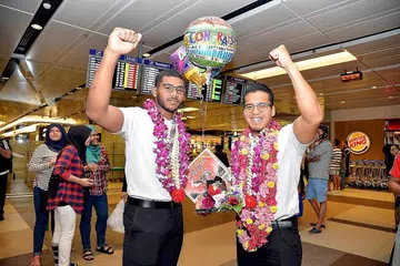 KEHEBATAN DIIKTIRAF: Bergelar juara dunia silat, Muhammad Shakir Juanda (kanan) dan Sheik Farhan Sheik Alau'ddin, turut tampil antara calon dalam majlis Anugerah Sukan Singapura yang akan berlangsung bulan depan. - Foto-foto fail