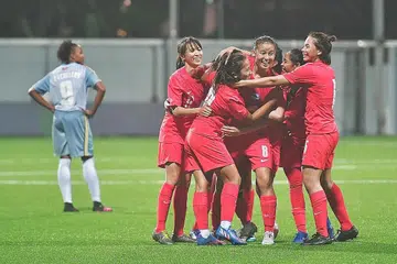 MASIH PERLU PERBAIKI: Pemain pasukan wanita Singa meraikan kemenangan 6-2 mereka ke atas Seychelles di Stadium Jalan Besar malam kelmarin. - Foto BH oleh DESMOND WEE