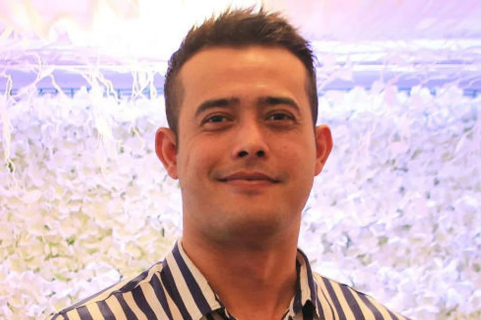 BAKAL MENAMATKAN ZAMAN BUJANG: Pelakon Zul Ariffin merancang berkahwin pada tahun hadapan dengan seorang gadis yang bukan dari kalangan selebriti dan bukan Islam. -Foto FAIL ST.