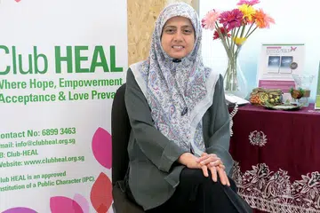 MEMBERI BANTUAN: Presiden Kelab Heal, Dr Radiah Salim, menggesa orang ramai tampil mendapatkan bantuan bagi kemurungan anggota keluarga mereka. Kelab yang diterajuinya mahu menumpukan lebih banyak perhatian kepada warga emas memandangkan bilangan warga emas dan penyakit demensia yang semakin meningkat. - Foto JOHARI RAHMAT