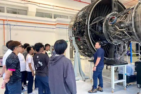PELUANG BESAR: Encik Muhammad Rayyan Samsul Kamar, pelajar tahun keempat jurusan Kejuruteraan Mekanikal di Universiti Nasional Singapura (NUS), berpeluang melawat kemudahan Rolls-Royce Singapura pada Oktober 2025.