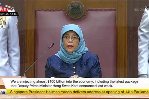 PENGGAL BARU PEMERINTAH: Presiden Halimah Yacob menyampaikan ucapan yang membentangkan keutamaan dan dasar pemerintah bagi penggal baru. - Foto GOV.SG