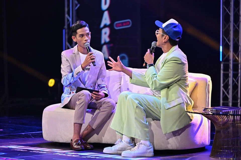 POTENSI BESAR: Ezam Ernady mewawancara selebriti ikonik, Najip Ali, mengenai industri hiburan berbekal nyala rasa atau atas memburu kewangan.