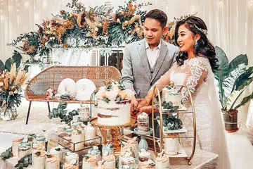 PERKENALAN SINGKAT KE JENJANG PELAMIN:: Keserasian terbina antara penyanyi Danial Baharin (kiri) dengan Nurulhuda Salim hanya setelah lima bulan berkenalan, disatukan oleh minat menyanyi. - Foto ihsan DANIAL BAHARIN