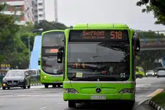 KURANG PEKERJA DEK COVID-19: Penghentian lima perkhidmatan bas Go-Ahead Singapore adalah sementara dan perkhidmatan yang terjejas sama ada bas ekspres, atau langsung ke bandar. - Foto BH oleh LIM YAOHUI