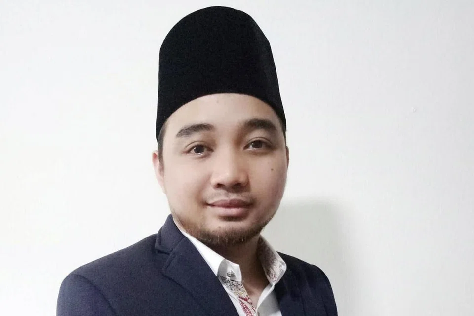 Ustaz Muhammad Syahid Salleh adalah pemegang Ijazah Sarjana Muda Bahasa Arab, Universiti Al-Azhar dan Pegawai Dakwah Masjid Hasanah.