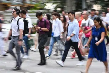 Peningkatan kos tenaga kerja dan keadaan perniagaan masa hadapan yang tidak menentu mendorong syarikat untuk lebih berhati-hati.