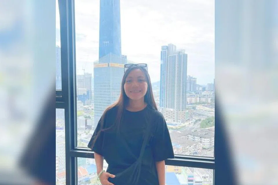 Allahyarhamha Arini Mohamed Adinan meninggal dunia ketika bermain go-kart di Batam pada 21 Februari, sehari selepas beliau menyambut ulang tahun ke-33.