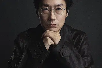 TINGGALKAN KESAN: Encik Hwang, pencipta siri Squid Game, dipilih tahun ini atas kreativitinya yang mencerminkan isu sosial masyarakat. - Foto NETFLIX