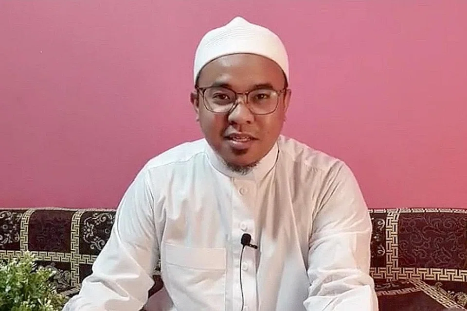 USTAZ MOHAMAD FAIZAL MOHD WAHAB: Menyatakan bahawa walaupun pintu masjid sudah dibuka, bagi mereka yang masih belum dapat ke masjid, mereka boleh menggantikan kegiatan masjid dengan menghidupkan suasana masjid di rumah sendiri. - Foto ihsan MOHAMAD FAIZAL MOHD WAHAB