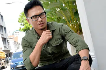 TERIMA KASIH 'APPRENTICE': Selepas pendedahan berlakon dalam filem 'Apprentice' yang dibawa menjelajah sejauh Pesta Filem Cannes di Perancis, Fir Rahman diamanahkan menjayakan watak utama dalam pementasan Inggeris yang mencungkil minda, 'Prism'. - Foto M.O. SALLEH