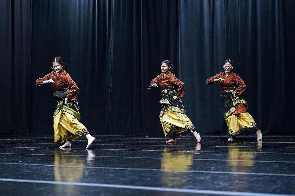 MASIH ADA PELAPIS : Tarian Melayu masih lagi menarik minat orang muda di Singapura.