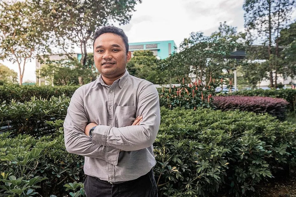 TIMBUL MINAT: Encik Haziq banyak membaca tentang keselamatan siber dan mendapati TFIP merupakan program terbaik bagi individu pertengahan kerjaya sepertinya. - Foto BH oleh NUR DIYANA TAHA