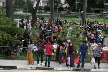 Aturan satu hari wajib buat pembantu rumah migran membolehkan mereka berehat dan membentuk rangkaian sokongan di luar rumah. - Foto fail 
