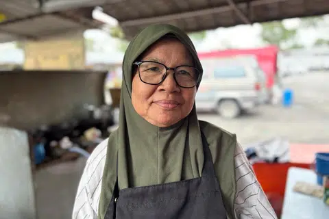 Peniaga apam balik, Cik Asnita Muchtar, 63 tahun.