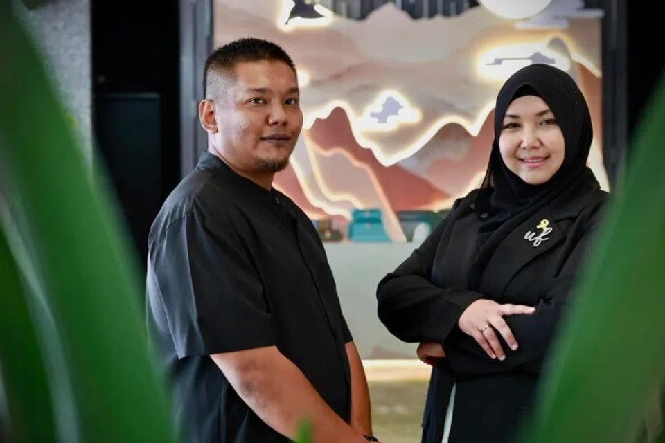 Muhammad Farhan Fauzi (kiri) dan Nur Azlinda Zulkifli, dua bekas pesalah dan bekas penagih dadah yang berjaya mengubah kehidupan mereka.