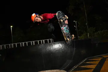 Atlet luncur selaju terkenal di Singapura, Muhammad Farris Abdul Rahman, bangkit daripada kecederaan selama tujuh tahun dan bakal membuat penampilan sulungnya di pentas Sukan SEA pada Disember 2025 di Thailand.