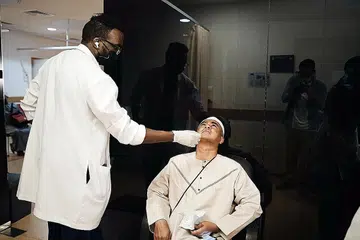KEMUDAHAN COVID-19 BAGI JEMAAH: Perkhidmatan kesihatan berkaitan Covid-19 di Pusat Perubatan AlBayt di Makkah termasuk ujian PCR dan perkhidmatan ambulans untuk membawa pesakit terus ke hospital kerajaan tempatan. - Foto BM oleh HARITH MUSTAFFA