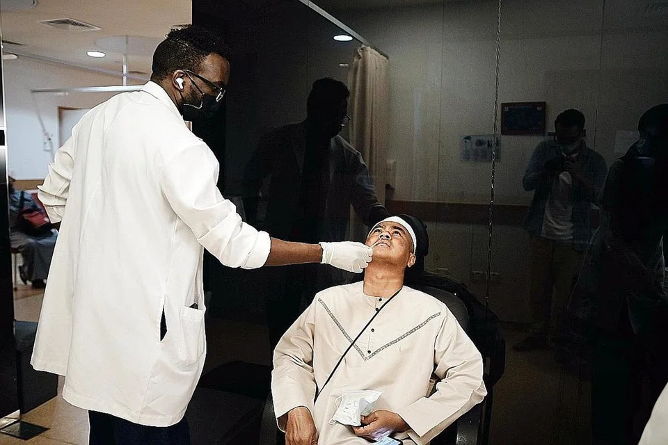 KEMUDAHAN COVID-19 BAGI JEMAAH: Perkhidmatan kesihatan berkaitan Covid-19 di Pusat Perubatan AlBayt di Makkah termasuk ujian PCR dan perkhidmatan ambulans untuk membawa pesakit terus ke hospital kerajaan tempatan. - Foto BM oleh HARITH MUSTAFFA