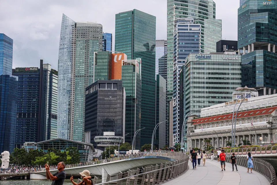 Sebilangan pakar ekonomi percaya dasar kewangan Singapura mungkin mula dilonggarkan menjelang Julai.