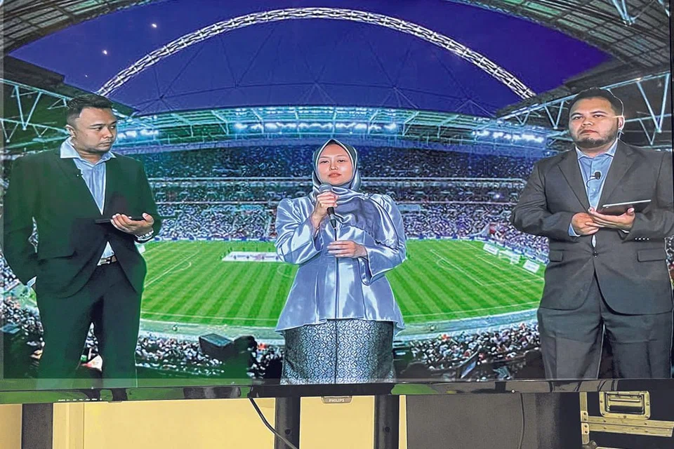 BERI GALAKAN: Tetamu terhormat di peraduan Layar Citra 2021 Cik Rahayu Mahzam memberi kata-kata dorongan kepada golongan belia semasa berucap di acara yang diadakan secara maya.