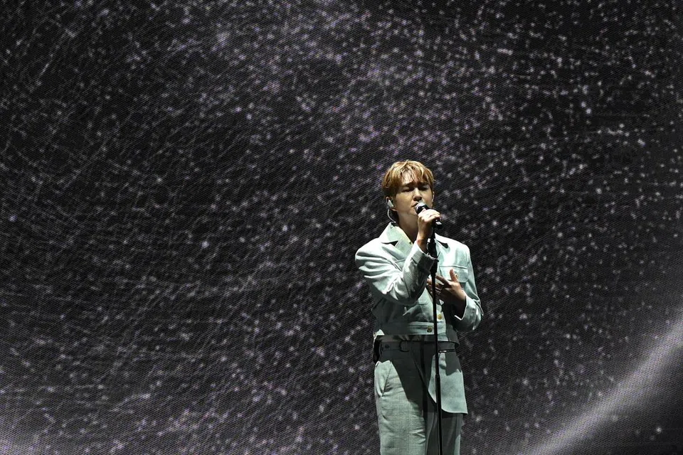 Bintang K-pop dan anggota kumpulan SHINee, Onew telah membuka acara temu peminat, ‘GUESS! Onew FanMeeting 2024’, di Singapura dengan mendendangkan lagu popularnya, ‘Circle’. 