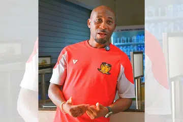 Hougang, Robert Eziakor