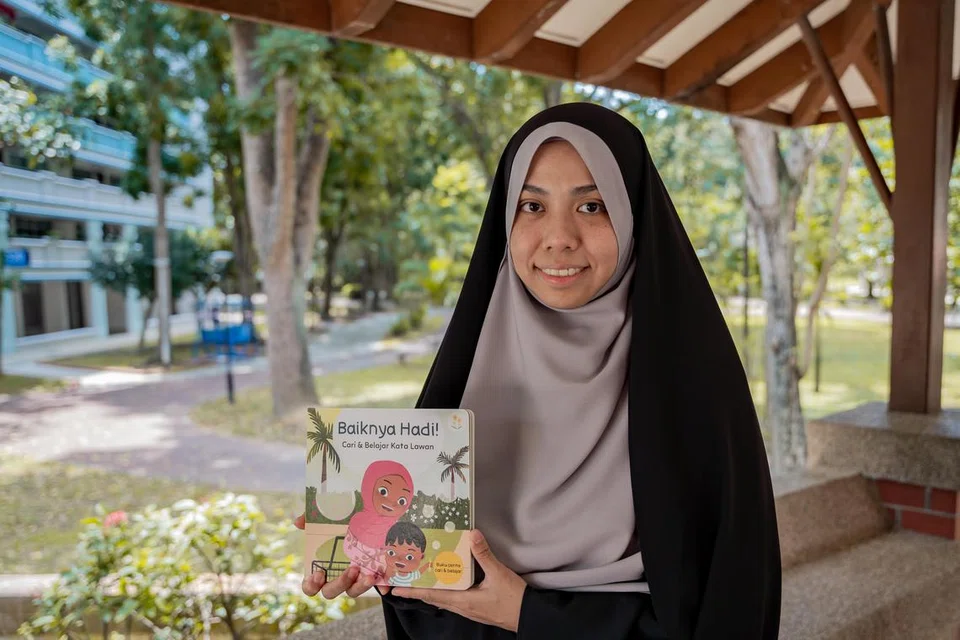 CARI DAN BELAJAR: Penulis, Cik Nurnazlyna Mohd Bahtiaraffandi, berkata buku sulungnya, ‘Baiknya Hadi!’, menggabungkan unsur bercerita dan unsur mencari dan belajar. 