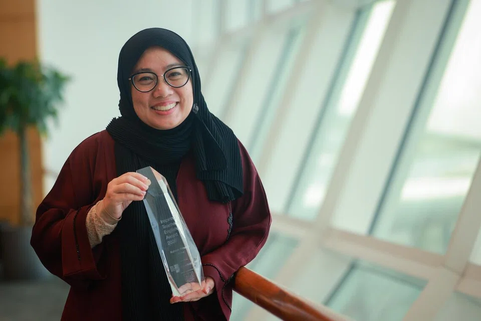 Rafidah Ridzuan, Guru Kanan di Sekolah Rendah Tampines North, Anugerah Guru Bahasa Inggeris Inspirasi (ITEA) 2026, yang disampaikan Speak Good English Movement (Gerakan Bertutur Bahasa Inggeris Yang Baik), The Straits Times (ST), Kementerian Pendidikan (MOE).