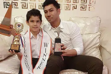 AYAH SEGAK, ANAK TAMPAN: Encik Adam Rashid yang pernah pernah berada di pentas Manhunt International 2006 bangga dengan kemenangan anak sulungnya, Zafer, dalam peraduan Little Manhunt International 2019. - Foto ihsan ADAM RASHID