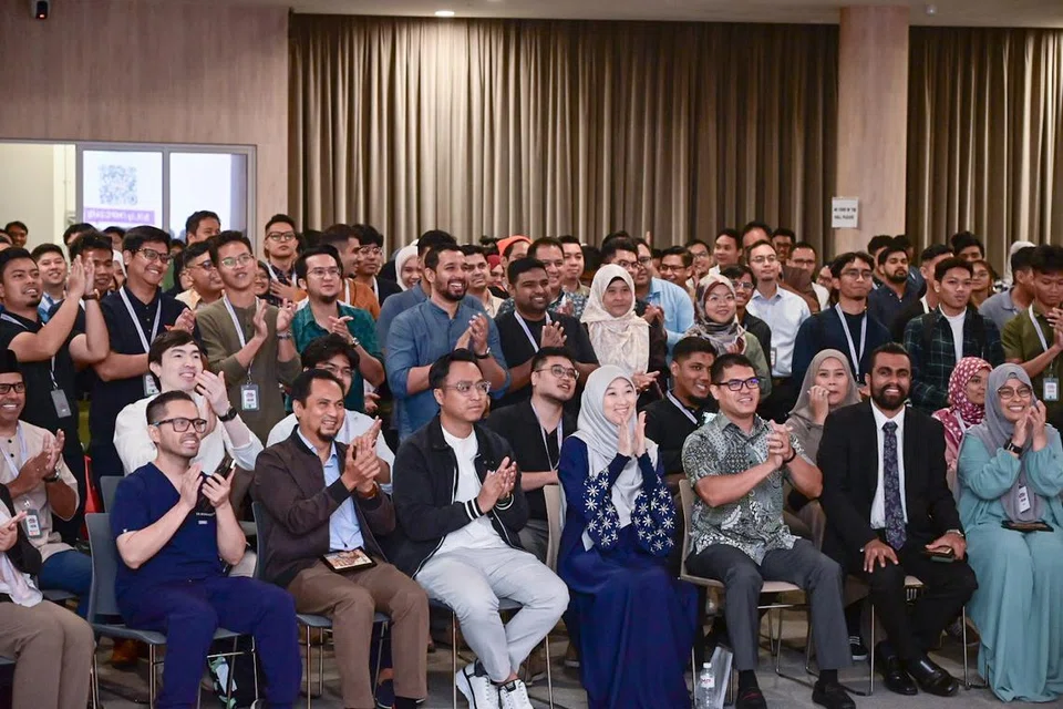 Karyawan sektor kewangan, kejuruteraan, jagaan kesihatan, guaman dan sosiopendidikan, berpeluang bertukar-tukar pengetahuan dan memberi bimbingan menerusi Kolektif Karyawan Muslim yang baru dilancarkan AMP Singapura pada 5 Oktober.