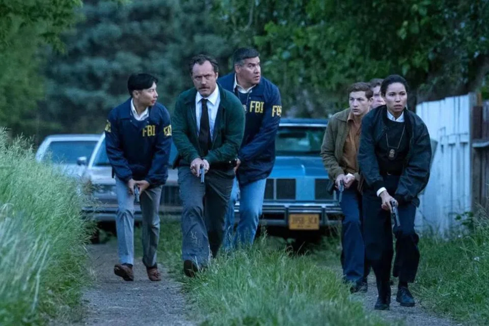 Jude Law (dua dari kiri) yang menghidupkan watak dalam filem, ‘The Order’ pada awalnya takut untuk menerima peranan tersebut kerana ragu-ragu sama ada beliau, sebagai warga Britain, dapat membawakan watak seorang veteran Biro Siasatan Federal (FBI) yang tegas.