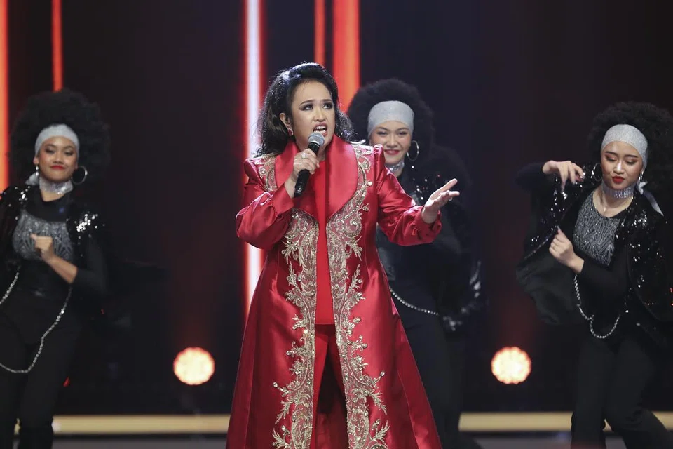 Liza Aziz dicabar menyanyikan ‘medley’ dua lagu oleh Ketua Juri ‘Gegar Vaganza 11’, Datuk Ramli MS, yang yakin satu lagu terlalu mudah buatnya.