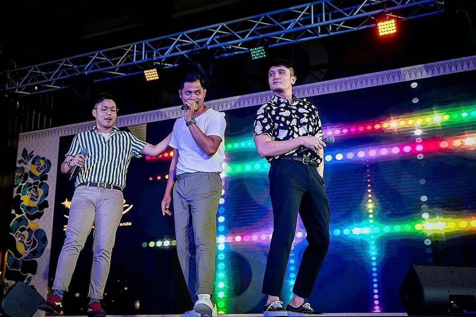 KEDEWASAAN MENGUBAH SEGALANYA: Jadual ANBS yang terdiri daripada bekas finalis Anugerah 2005, (dari kiri) Hyrul Anwar, Syed Azmir dan Fauzie Laily kian padat dengan acara serta projek melancarkan 'single' baru yang akan didendangkan di pesta muzik Melayu, StereoFest pada akhir bulan ini. - Foto BH oleh NUR DIYANA TAHA