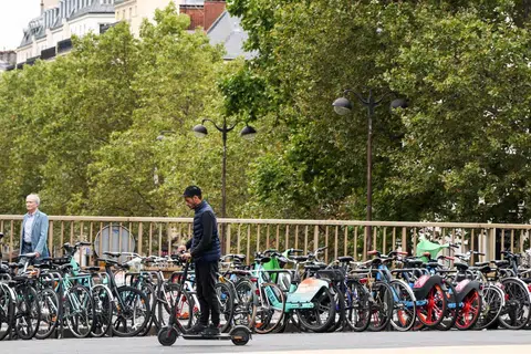 BANDAR PERTAMA: Paris jadi ibu kota Eropah pertama  mengharamkan e-skuter.
