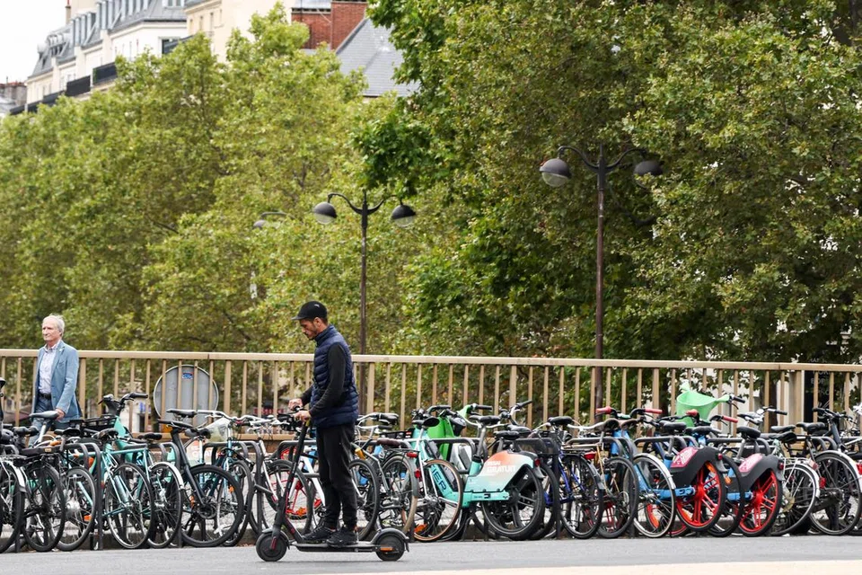 BANDAR PERTAMA: Paris jadi ibu kota Eropah pertama  mengharamkan e-skuter.