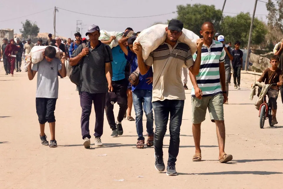 Greece menjatuhkan sebanyak 8.5 tan bekalan makanan dari udara di beberapa kawasan di Gaza pada 9 Ogos.