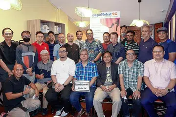 BERKONGSI TENTANG PERANCANGAN KEWANGAN: Para peserta bengkel celik kewangan untuk kaum bapa anjuran BapaHebatSG Sabtu lepas. - Foto BAPAHEBAT SG
