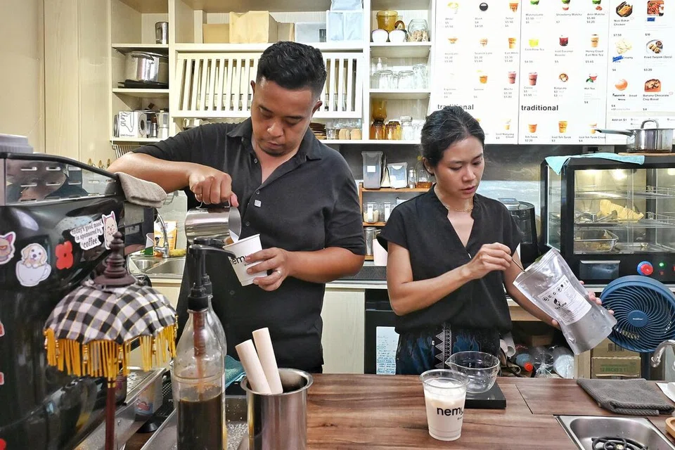 Lebih daripada secawan kopi, pemilik Nemu Senja ingin pelanggan rasa santai dan tenang di warong kopi di Ang Mo Kio itu.