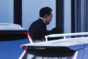 Presiden Korea Selatan yang dipecat, Encik Yoon Suk Yeol, tiba di Pejabat Siasatan Rasuah untuk Pegawai Peringkat Tinggi (CIO) di Gwacheon, Korea Selatan, pada 15 Januari.
