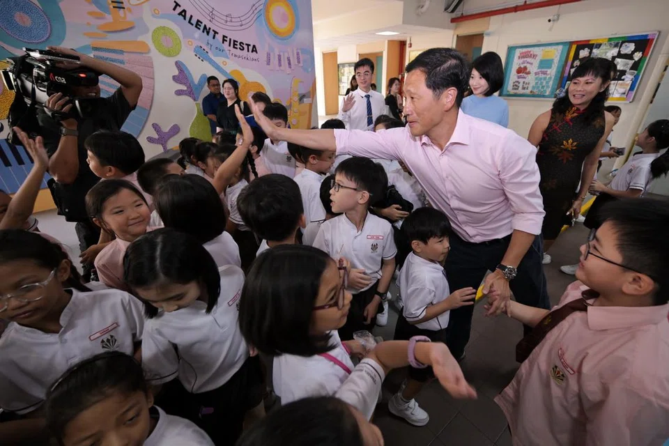 Menteri Kesihatan, Encik Ong Ye Kung, bersama pelajar Sekolah Rendah Temasek pada 21 Januari untuk memperkenalkan Sihat Membesar SG, satu strategi kesihatan nasional baru. 