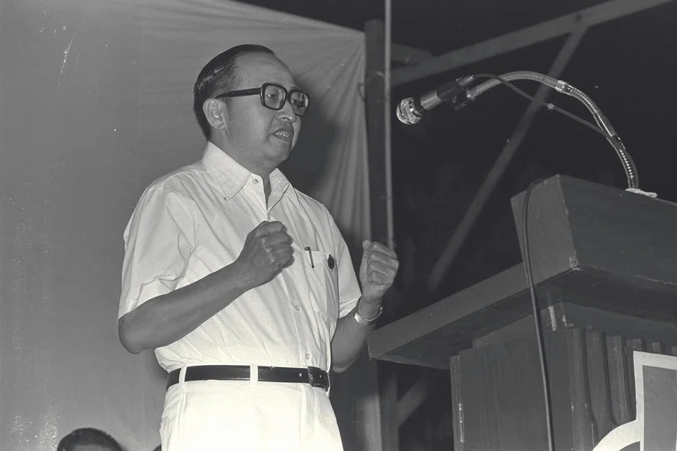 TEH CHEANG WAN: Mantan Menteri Pembangunan Negara Teh Cheang Wan disiasat pada 1986 kerana menerima dua rasuah berasingan masing-masing berjumlah $1 juta berkaitan tanah negara.