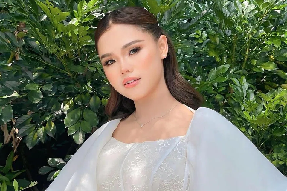 Setelah melewati pelbagai ujian dalam rumah tangganya, penyanyi dan pelakon, Bella Astillah, enggan mengulas lebih lanjut mengenai urusan bekas suaminya, Aliff Aziz, berhubungan pengakuan bersalah atas tuduhan berkhalwat dengan pelakon, Ruhainies, atau Nur Ruhainies Farehah Zainul Ilyas.